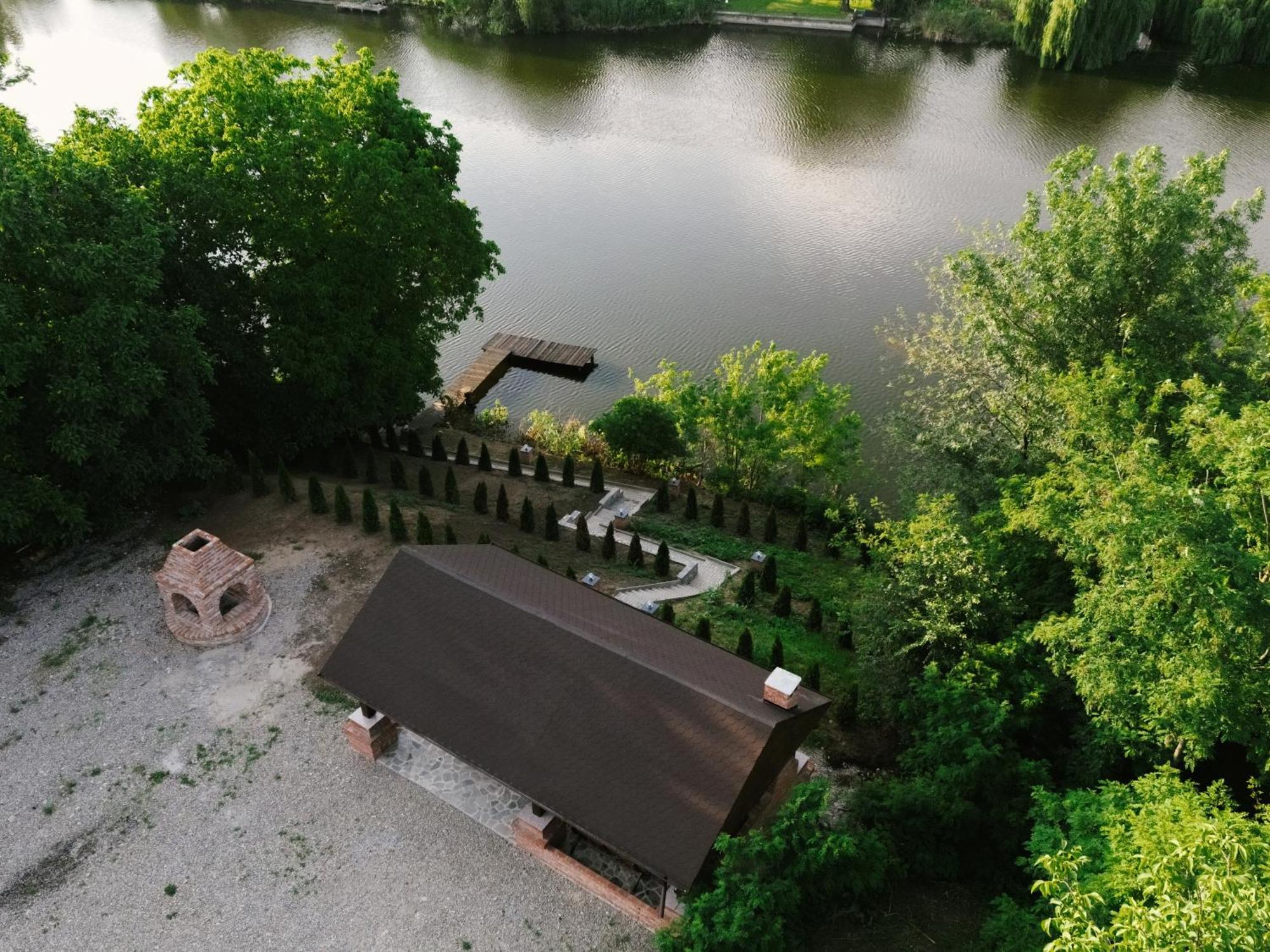 Madison Lake Villa Balotesti Exterior foto
